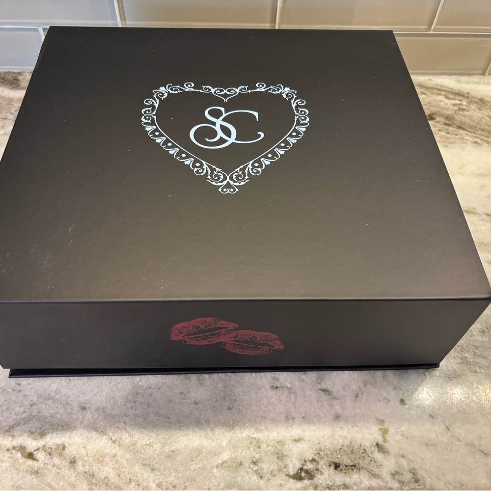 Sabrina Carpenter VIP Short N’ Sweet Gift Set